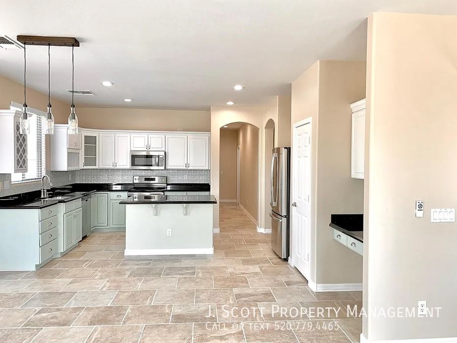 8206 S 22nd Ln - Photo 4 of 13