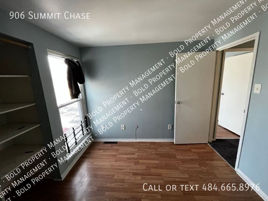 906 Summit Chase Dr - Photo 2 of 13