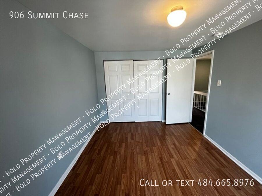 906 Summit Chase Dr - Photo 3 of 13