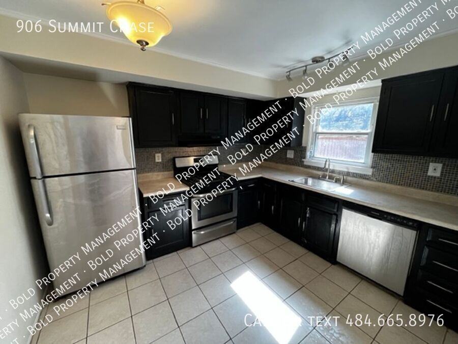 906 Summit Chase Dr - Photo 7 of 13