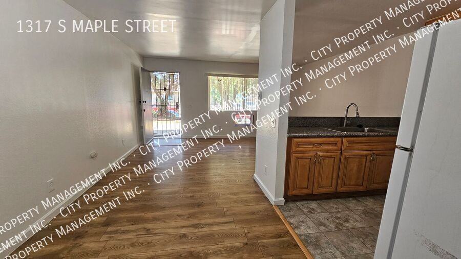 1317 S Maple St - Photo 2 of 14