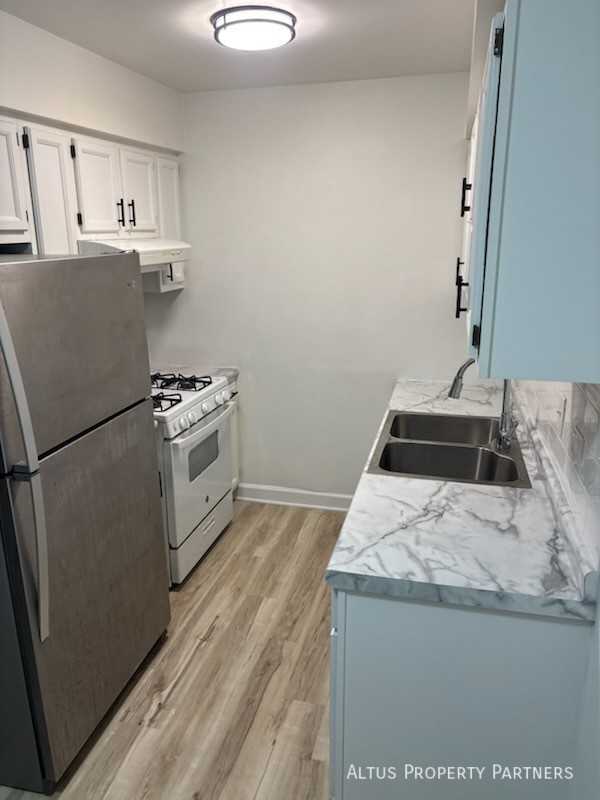 4316 Lindenwood Dr - Photo 3 of 6