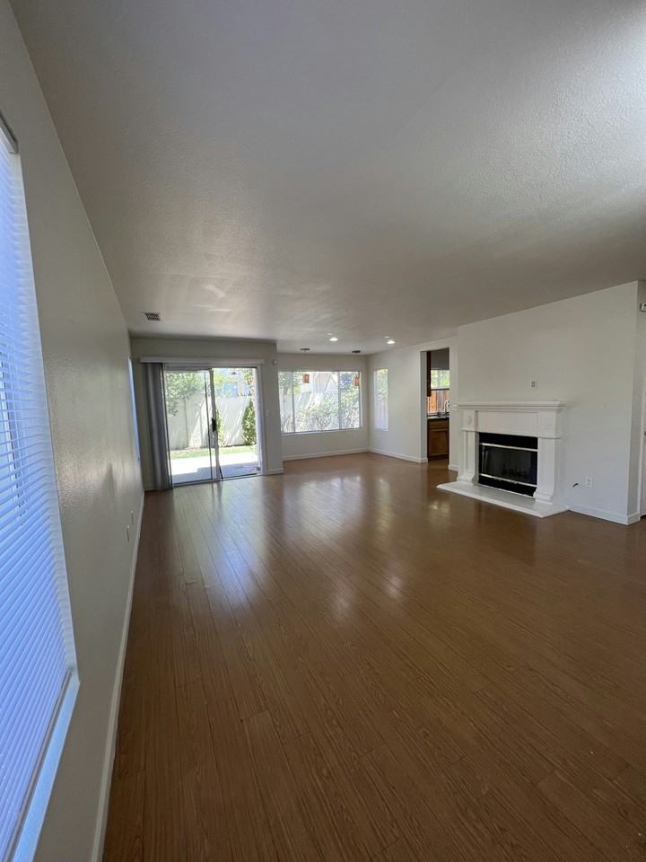 388 Meadowhaven Way - Photo 5 of 37