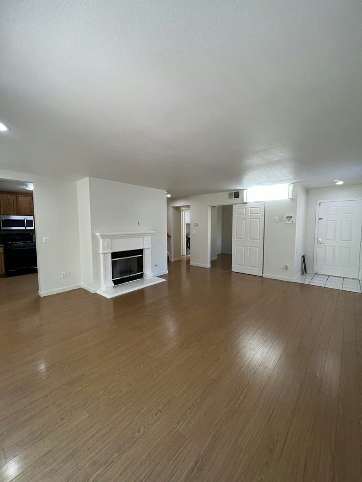 388 Meadowhaven Way - Photo 7 of 37