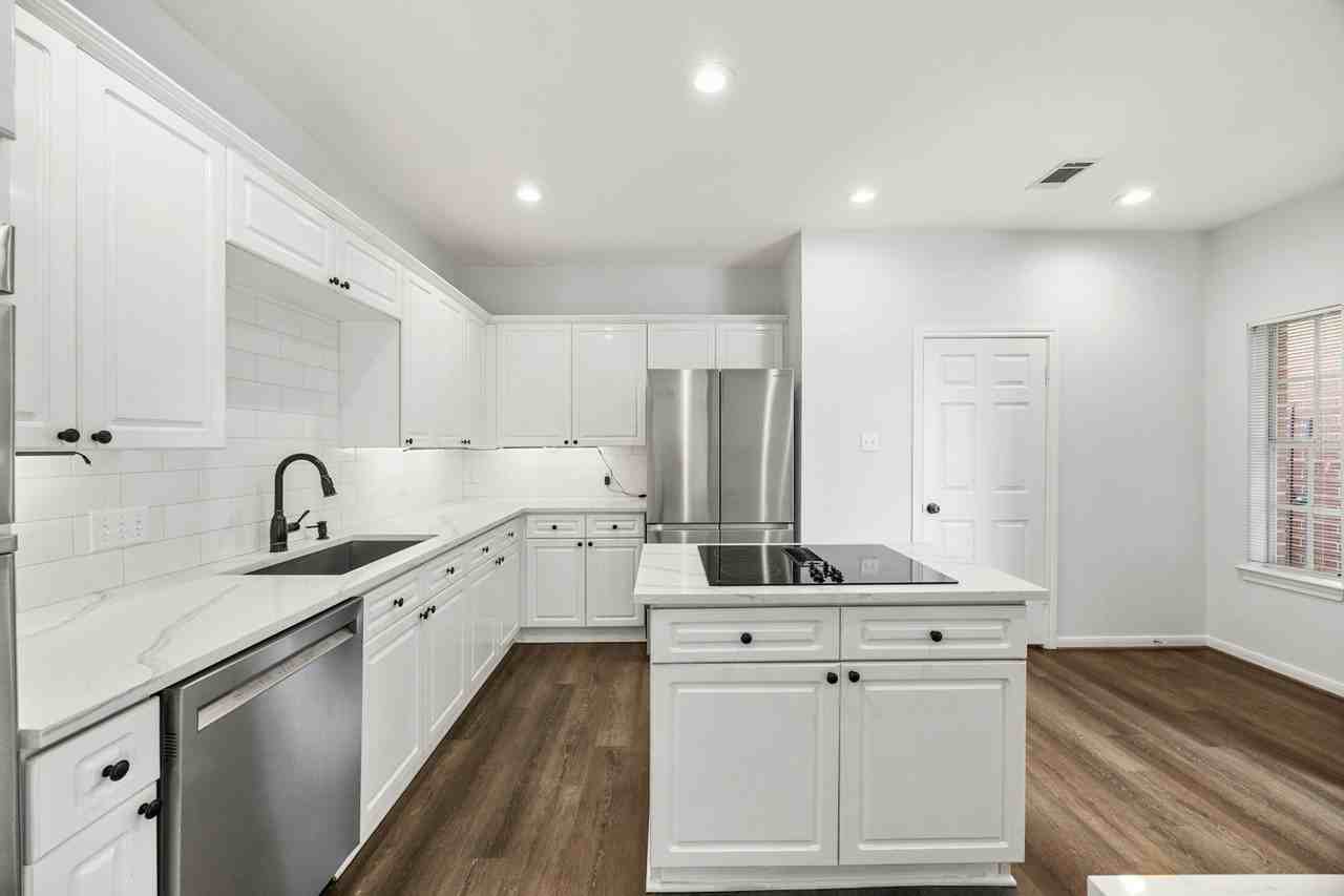 1723 Gingerleaf Lane - Photo 7 of 25