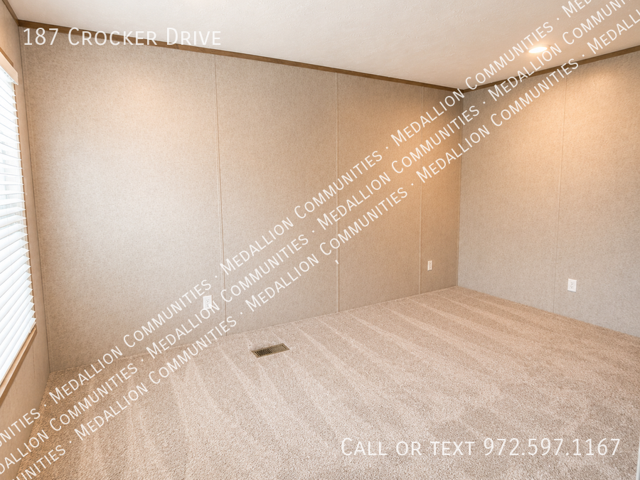 187 Crocker Dr - Photo 4 of 7