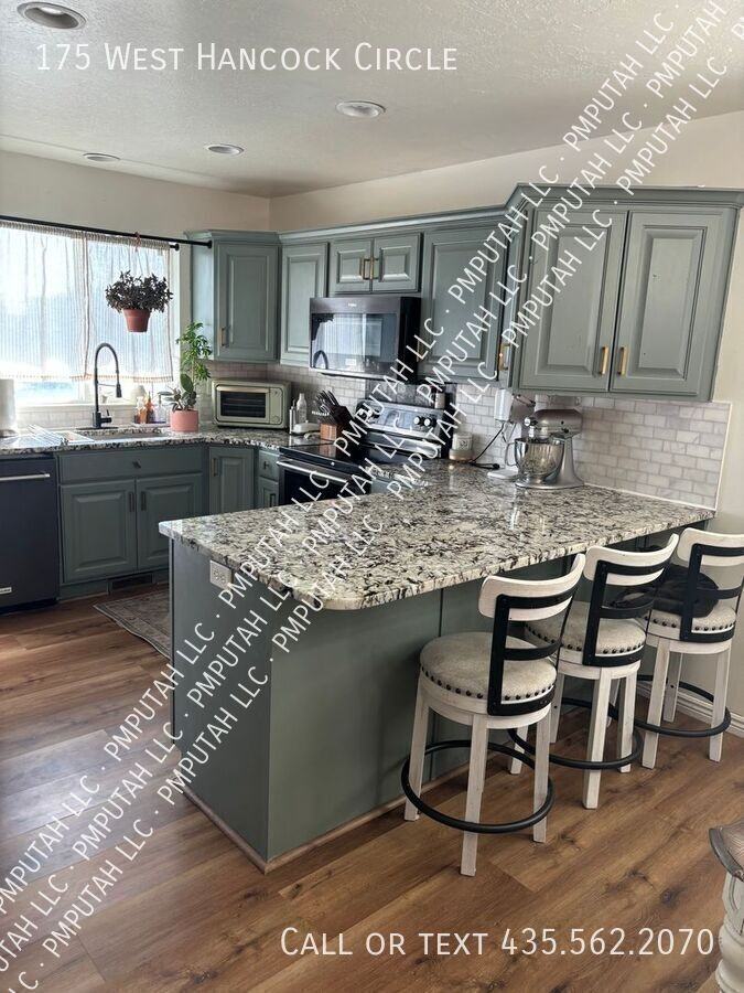 175 W Hancock Cir - Photo 6 of 25