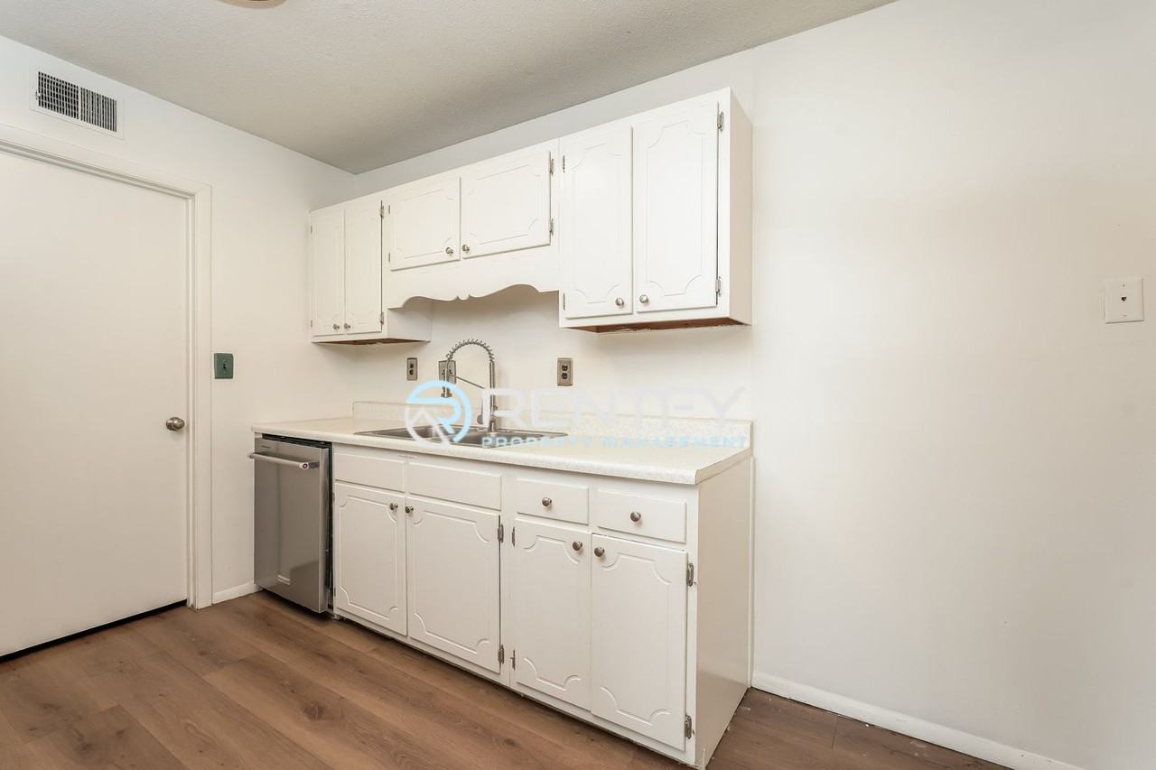 2205 Sunderland Rd #115D - Photo 7 of 12