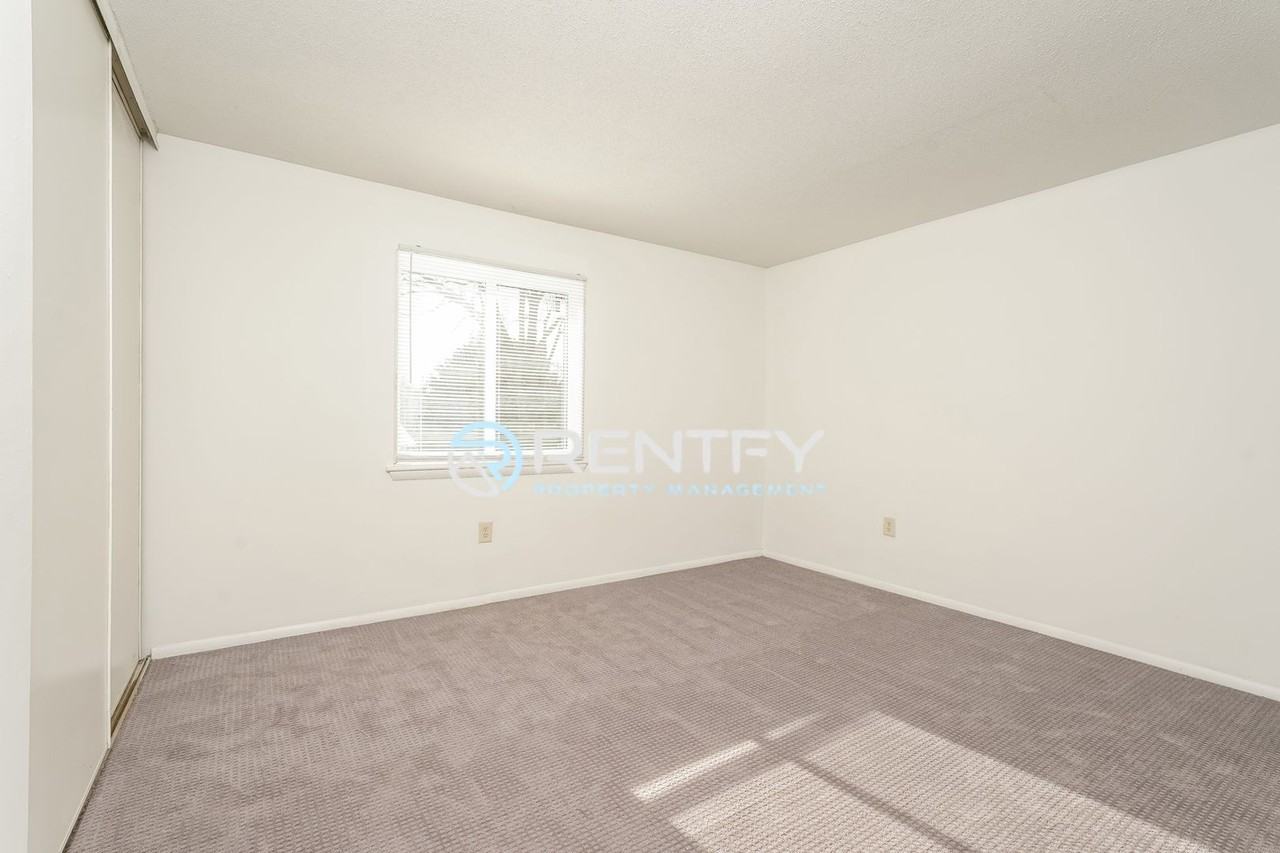 2205 Sunderland Rd #115D - Photo 7 of 11