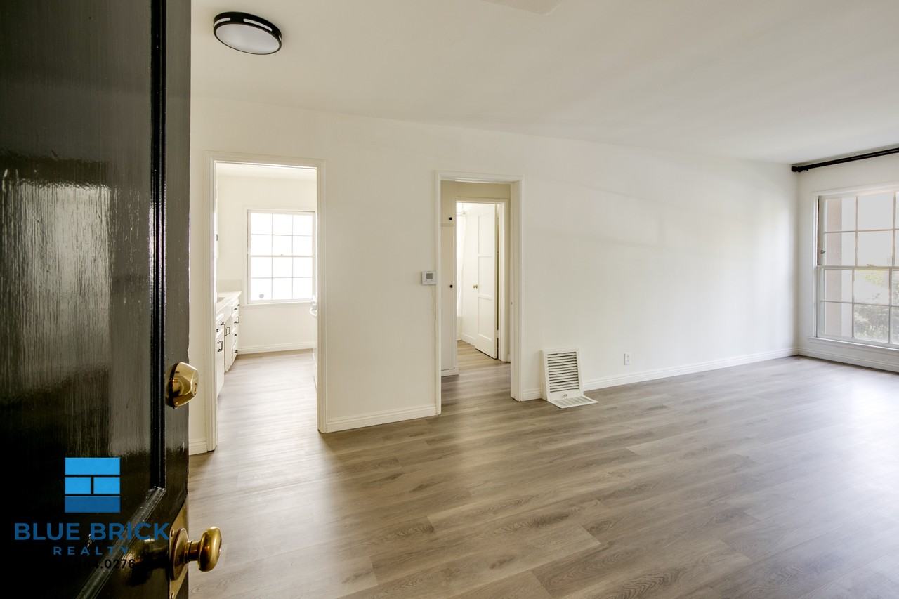 145 S Roxbury Dr #1 - Photo 4 of 14