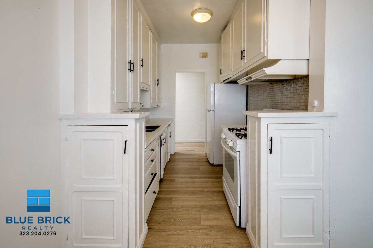 141 S Roxbury Dr #5 - Photo 2 of 21
