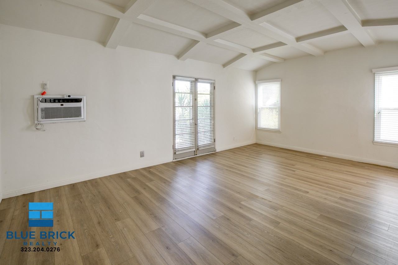 141 S Roxbury Dr #5 - Photo 4 of 21