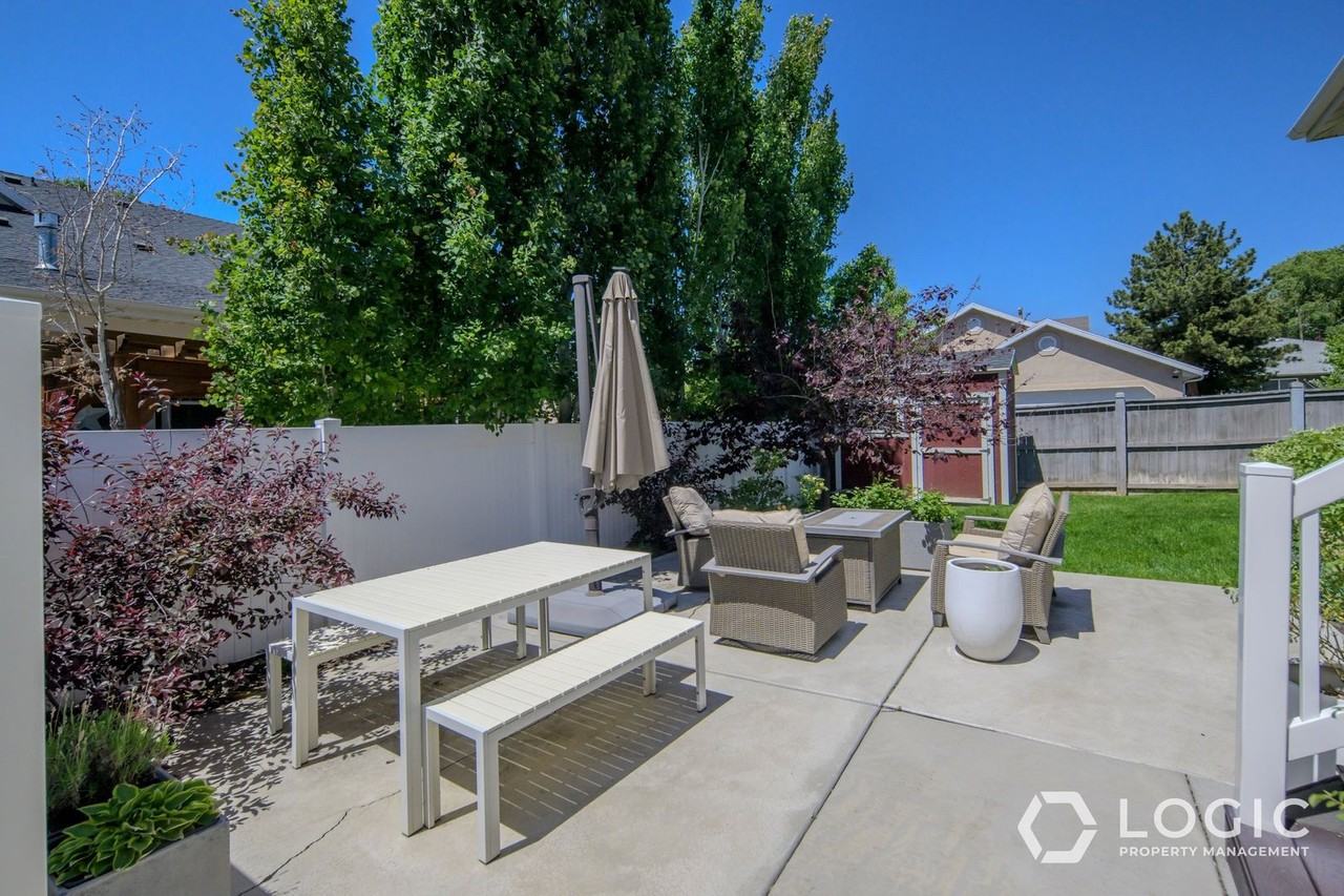 2263 E 4160 S - Photo 2 of 25