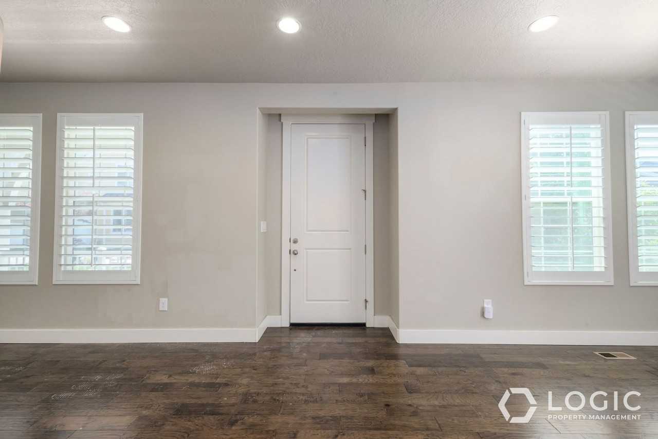 2263 E 4160 S - Photo 5 of 25