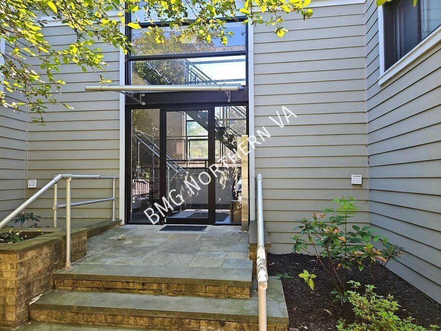 1127 N Stuart St #1 - Photo 2 of 17
