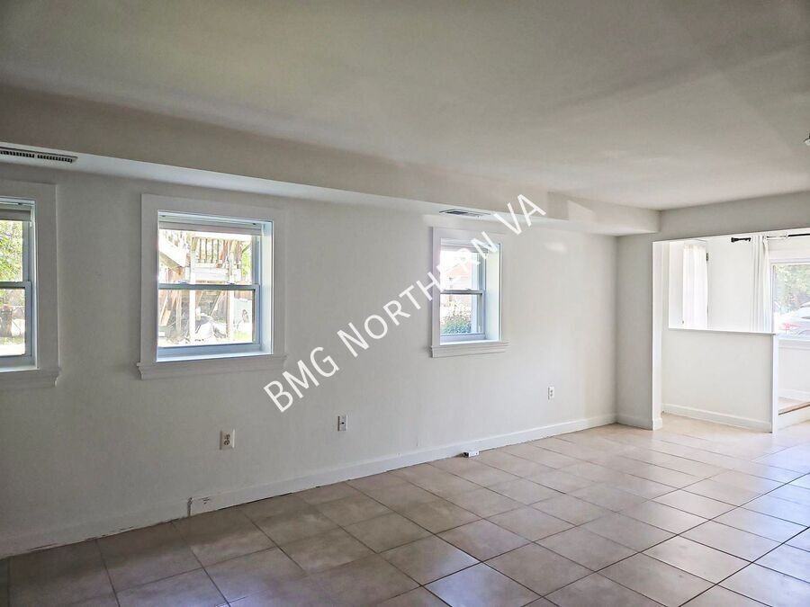 1127 N Stuart St #1 - Photo 5 of 17