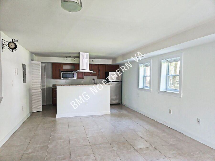 1127 N Stuart St #1 - Photo 7 of 17