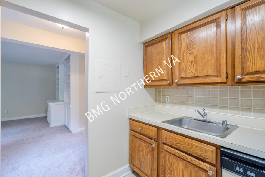 2101 N Scott St #95 - Photo 7 of 19