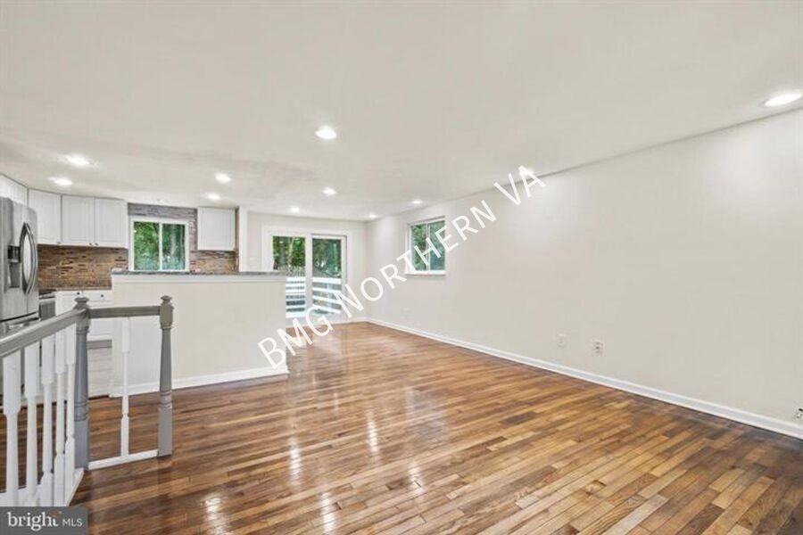 8461 Yellow Leaf Ct - Photo 4 of 36