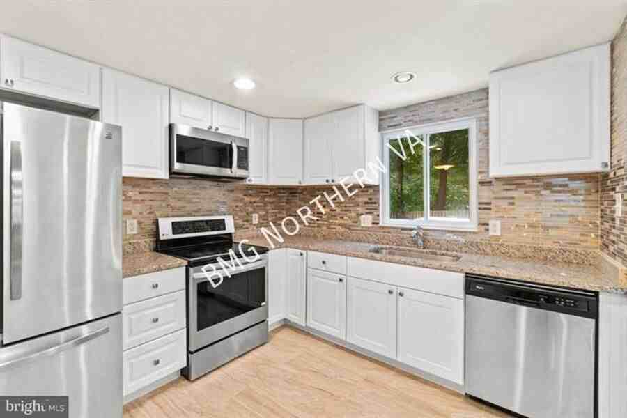 8461 Yellow Leaf Ct - Photo 6 of 36