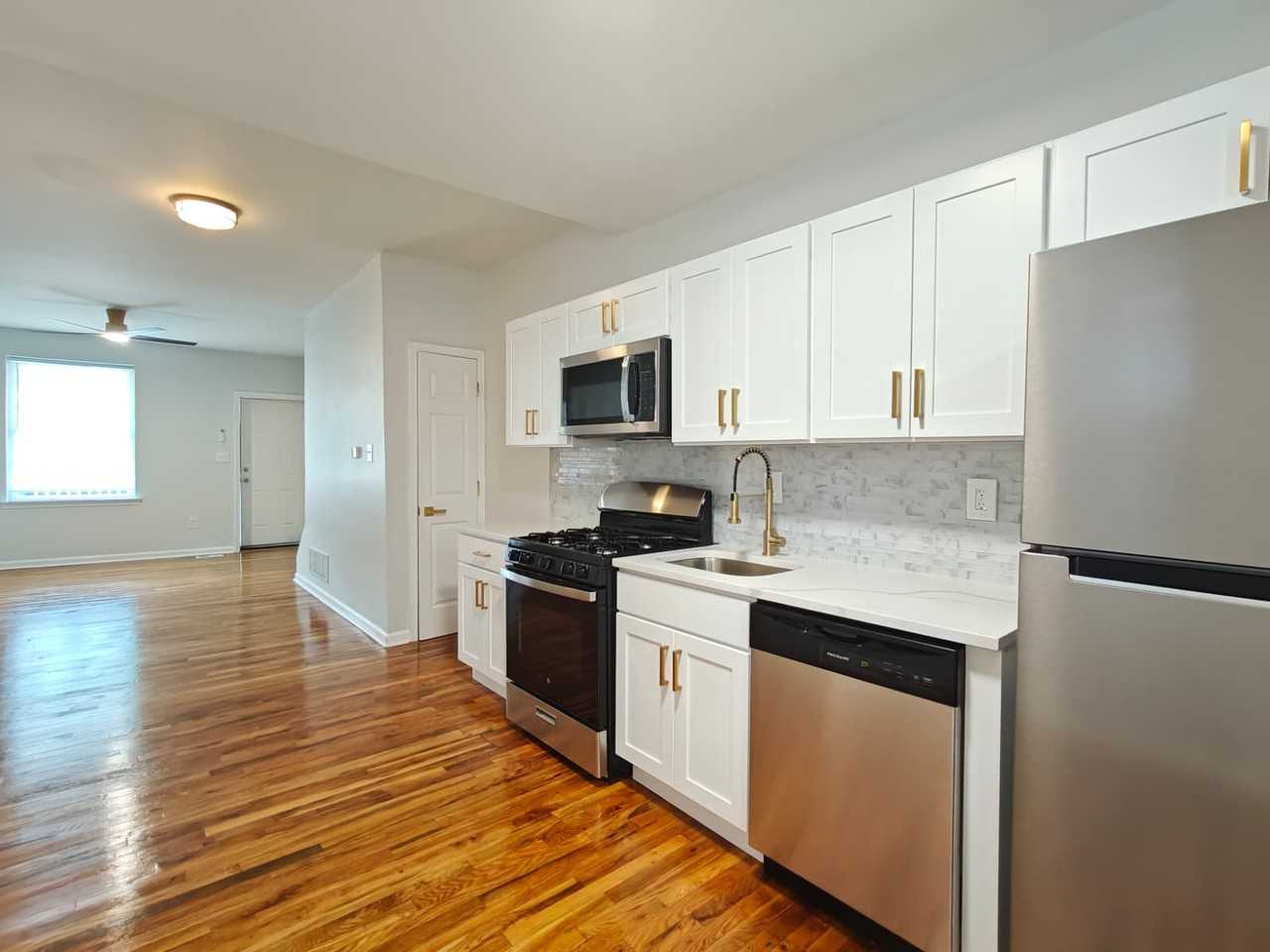 273 S Cecil St - Photo 2 of 10