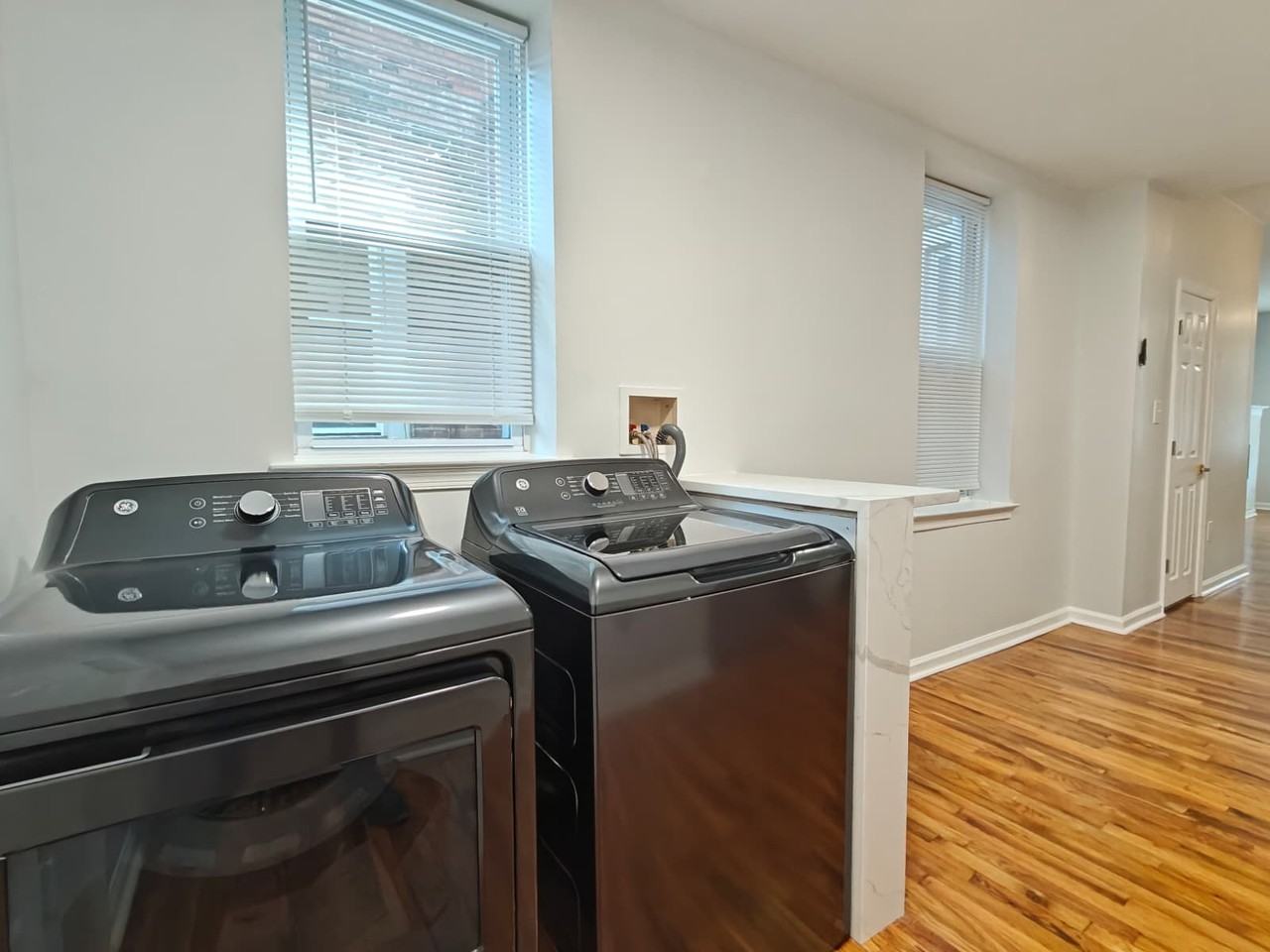 273 S Cecil St - Photo 3 of 10