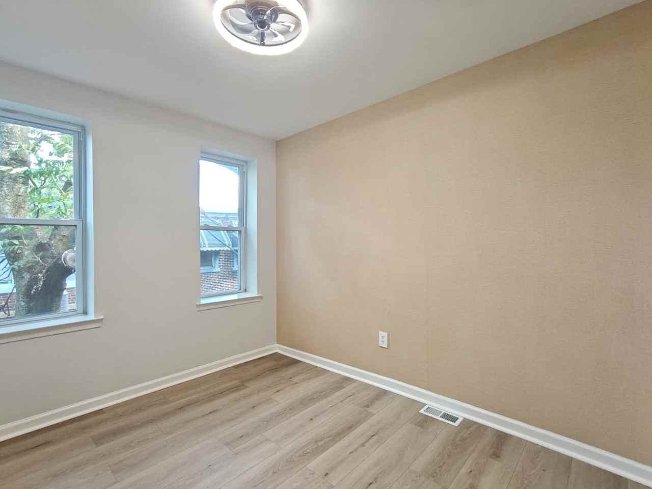 273 S Cecil St - Photo 7 of 10