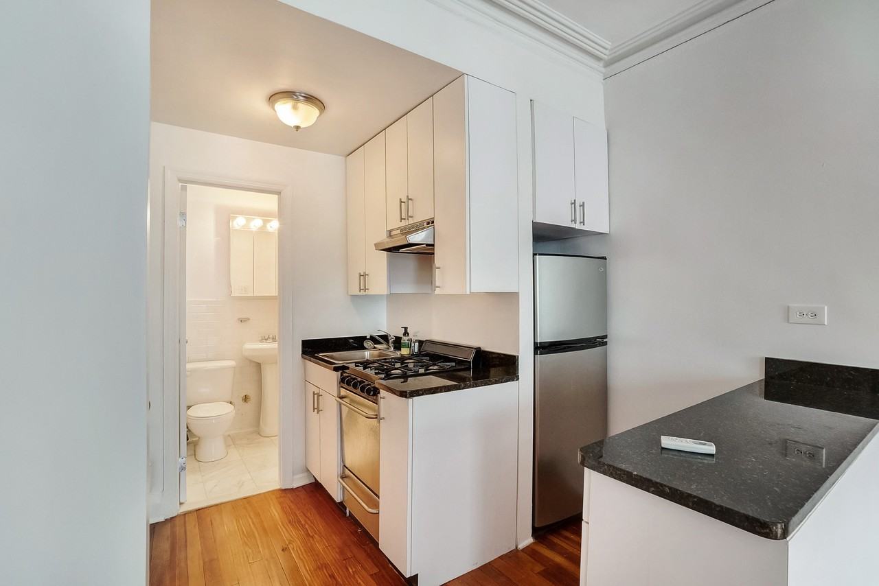37 E 65th St #3A - Photo 4 of 7