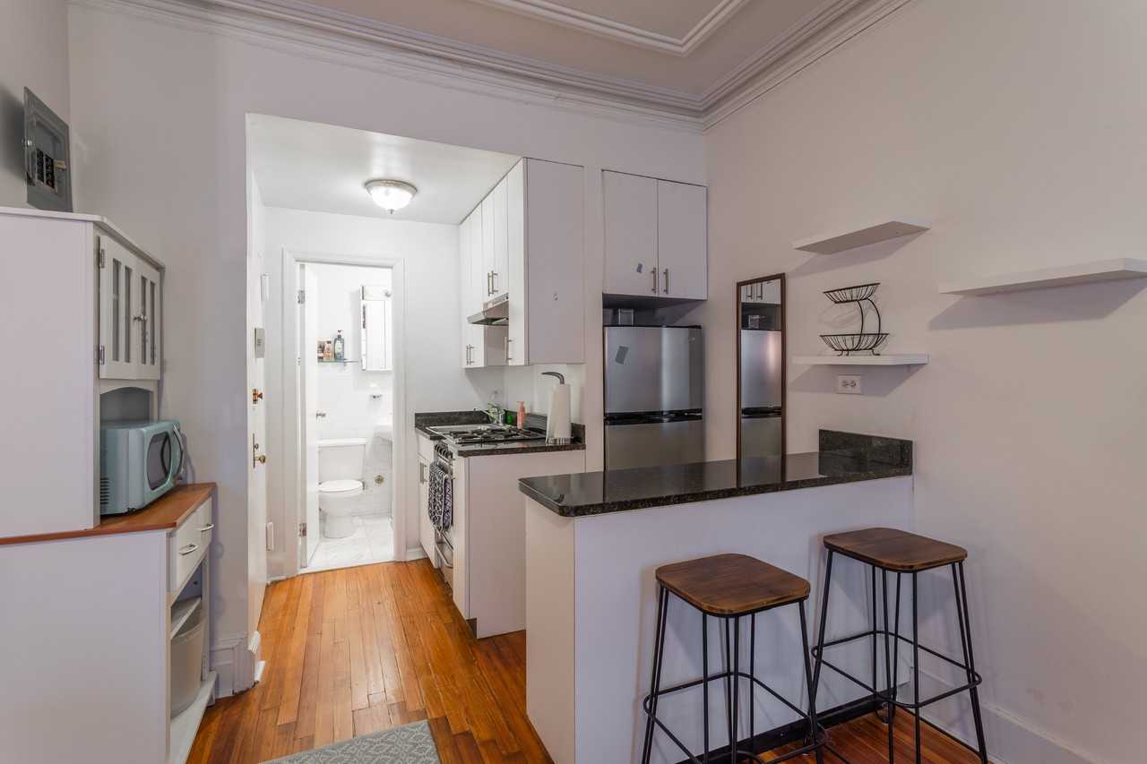 37 E 65th St #3A - Photo 6 of 7