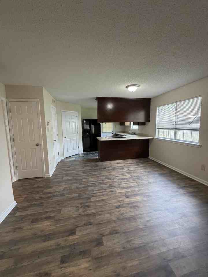 113 Georgetown Blvd #1 - Photo 4 of 18