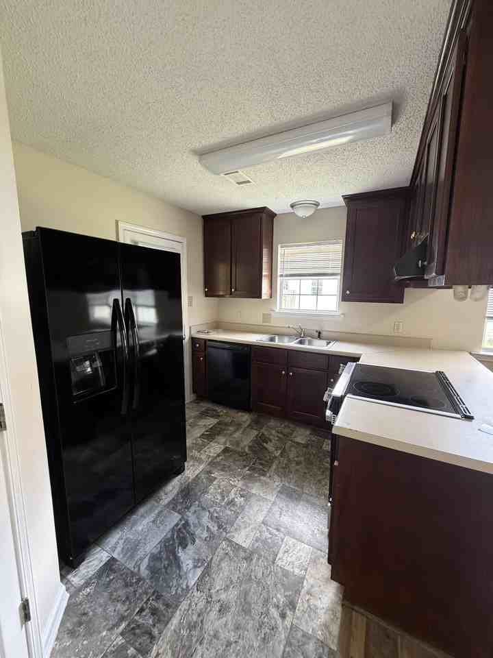 113 Georgetown Blvd #1 - Photo 5 of 18