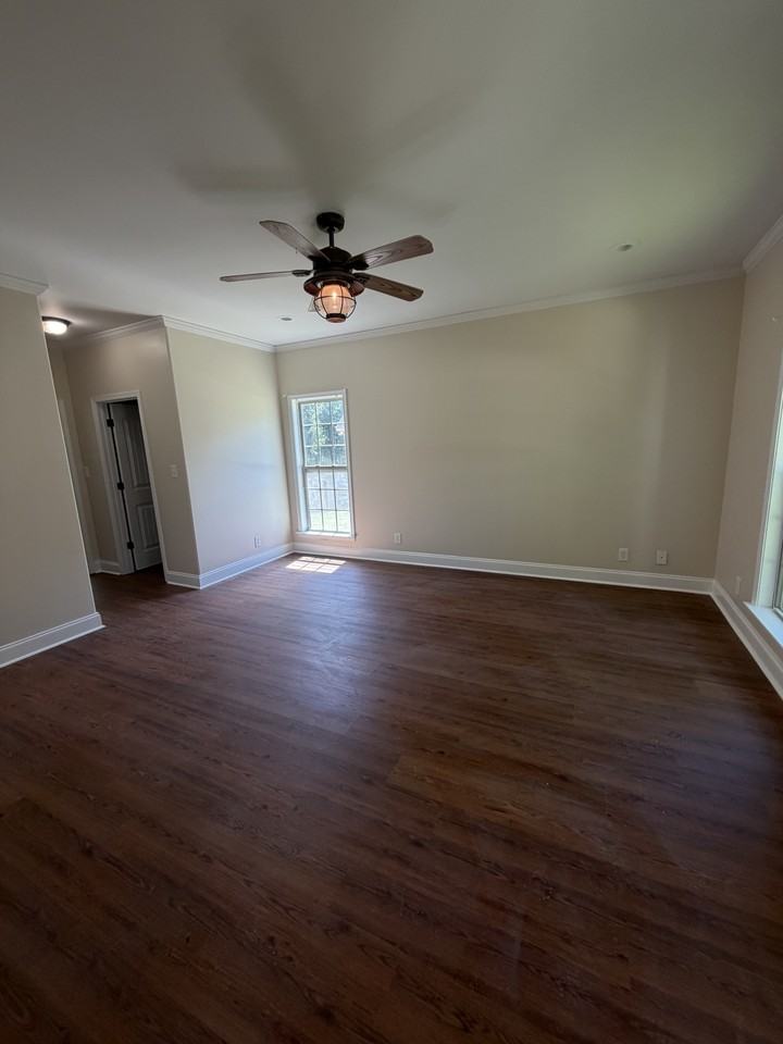 371 Amanda Dr #1 - Photo 3 of 23