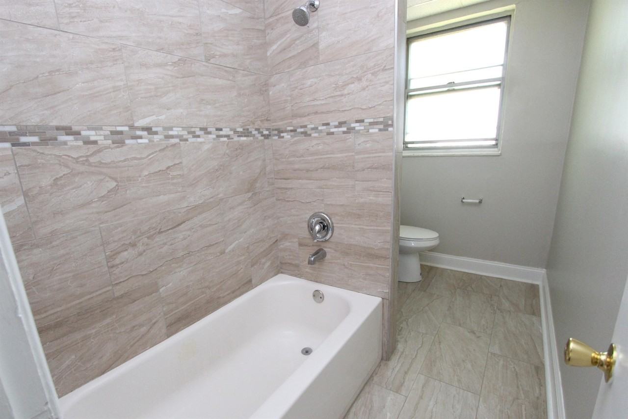 KELLY STREET APARTMENTS -- 100 - Photo 2 of 9
