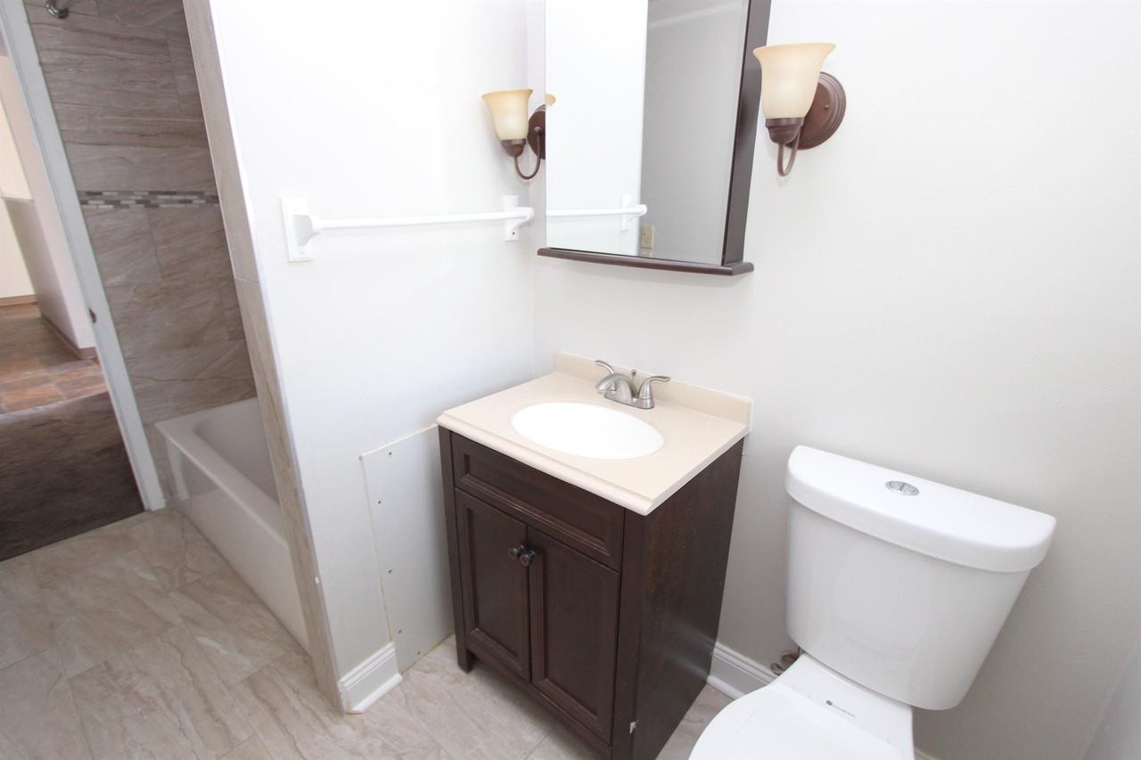 KELLY STREET APARTMENTS -- 100 - Photo 3 of 9