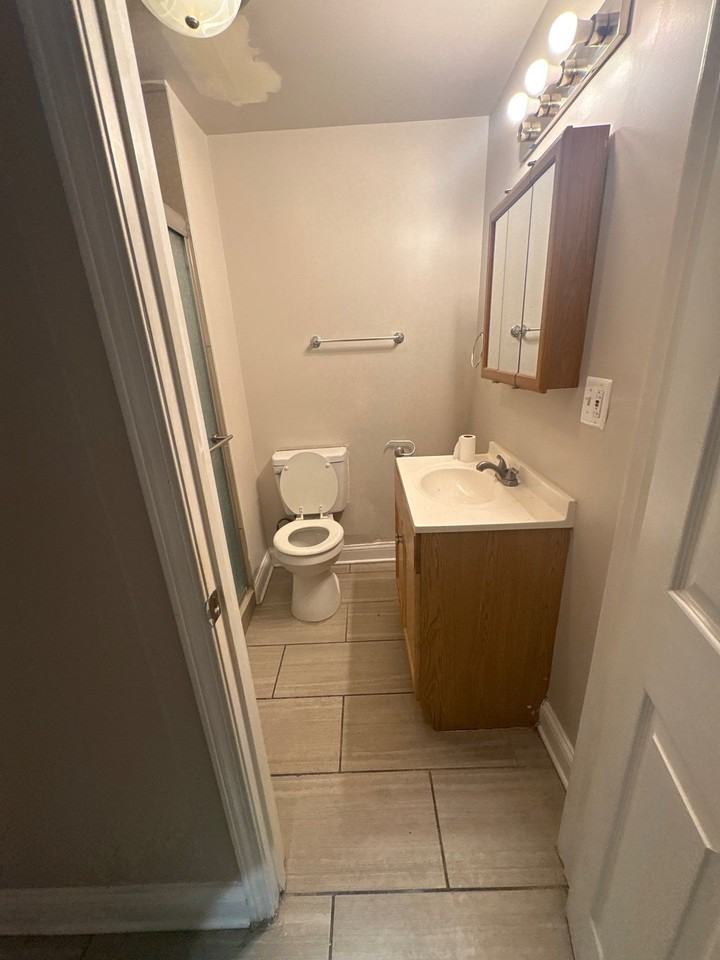 7444 South Langley Avenue - Photo 2 of 8