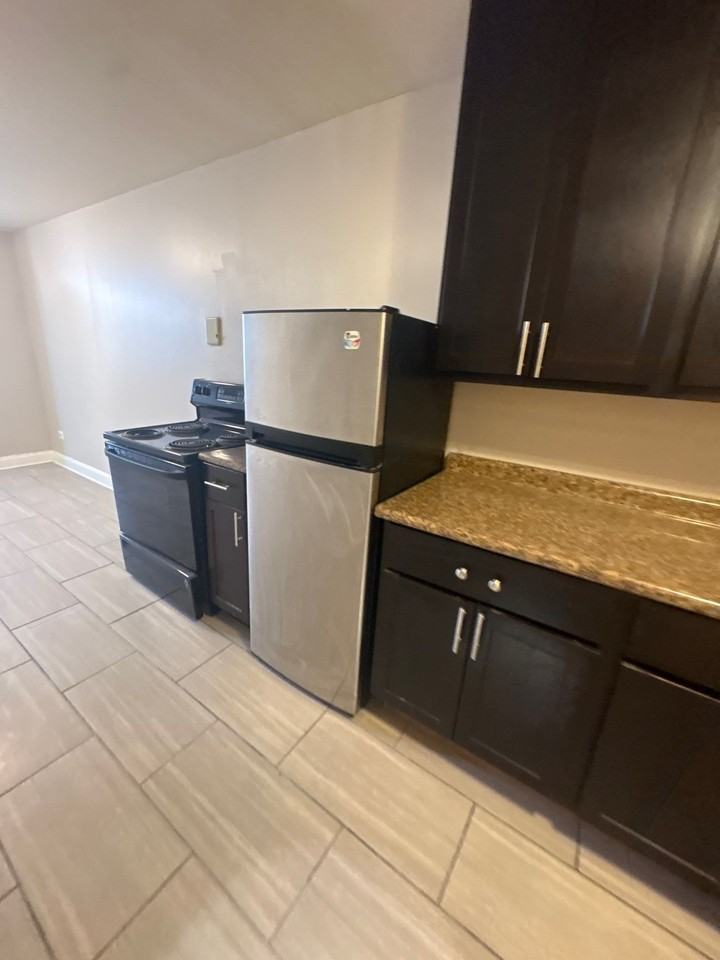 7444 South Langley Avenue - Photo 4 of 8