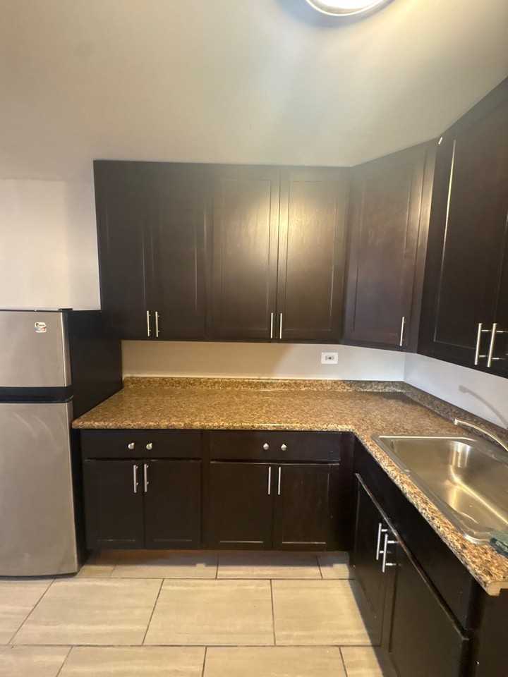 7444 South Langley Avenue - Photo 5 of 8
