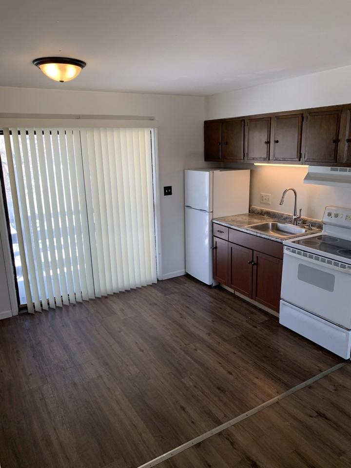 1004 South College Street - Photo 3 of 11