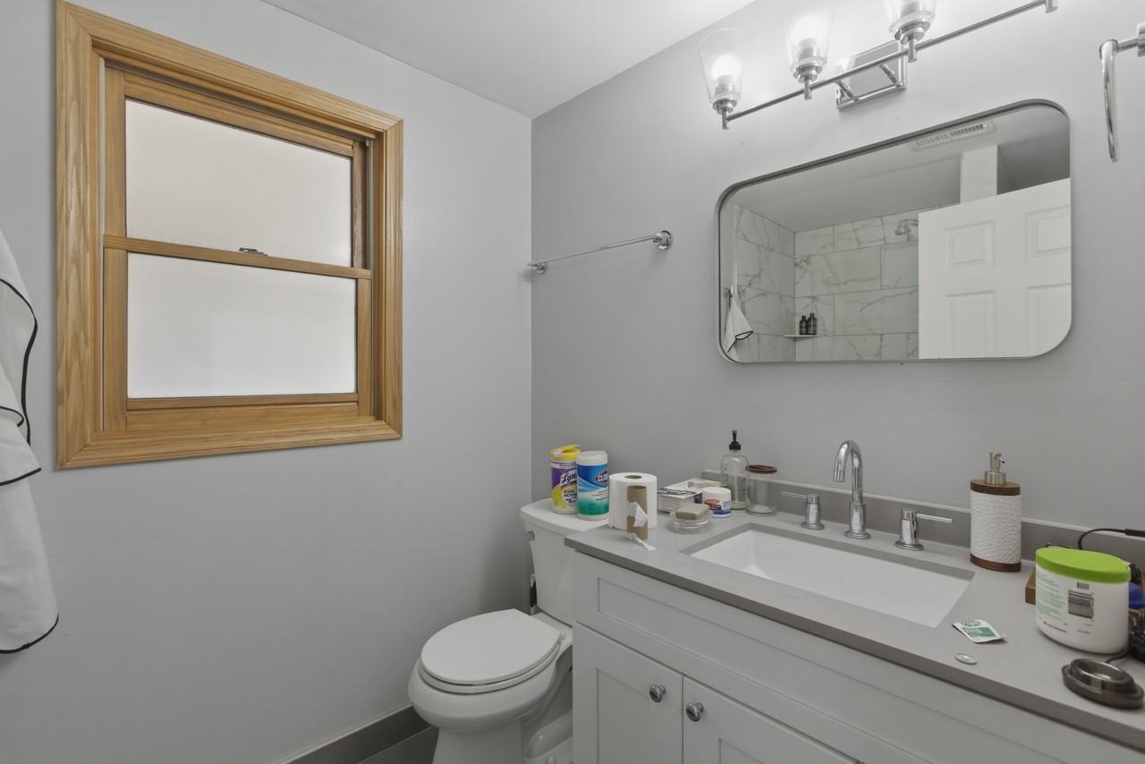 2033 W Huron St #2 - Photo 6 of 12