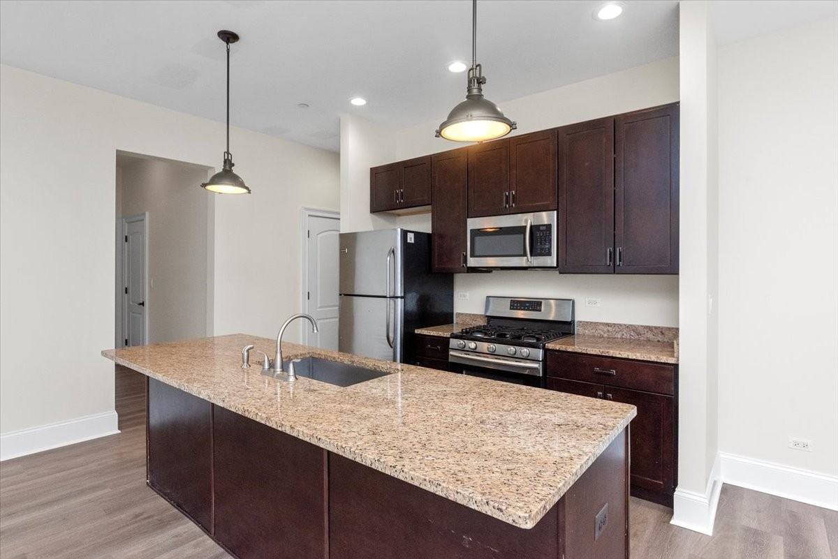 2500 Green Bay Rd #403 - Photo 3 of 17