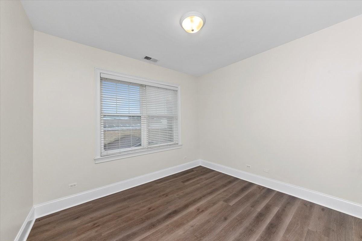 2500 Green Bay Rd #403 - Photo 7 of 17