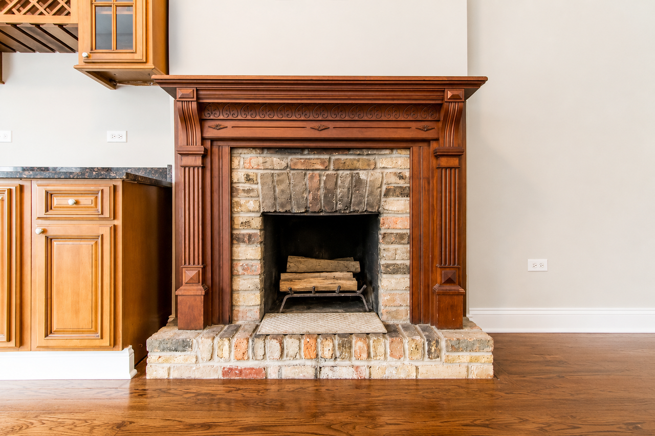 933 W Newport Ave #3 - Photo 5 of 9
