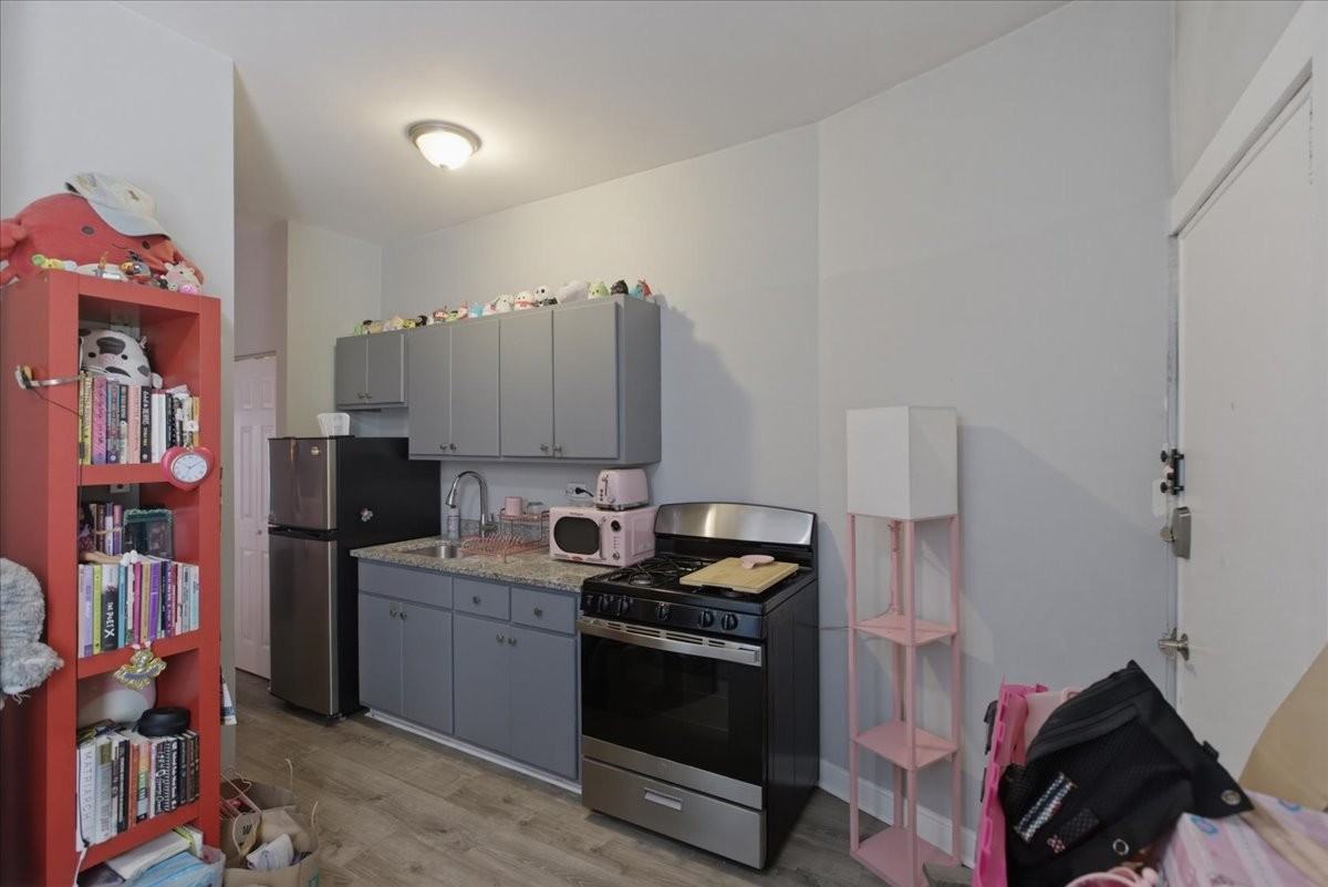 5018 S Blackstone Ave #202 - Photo 2 of 11
