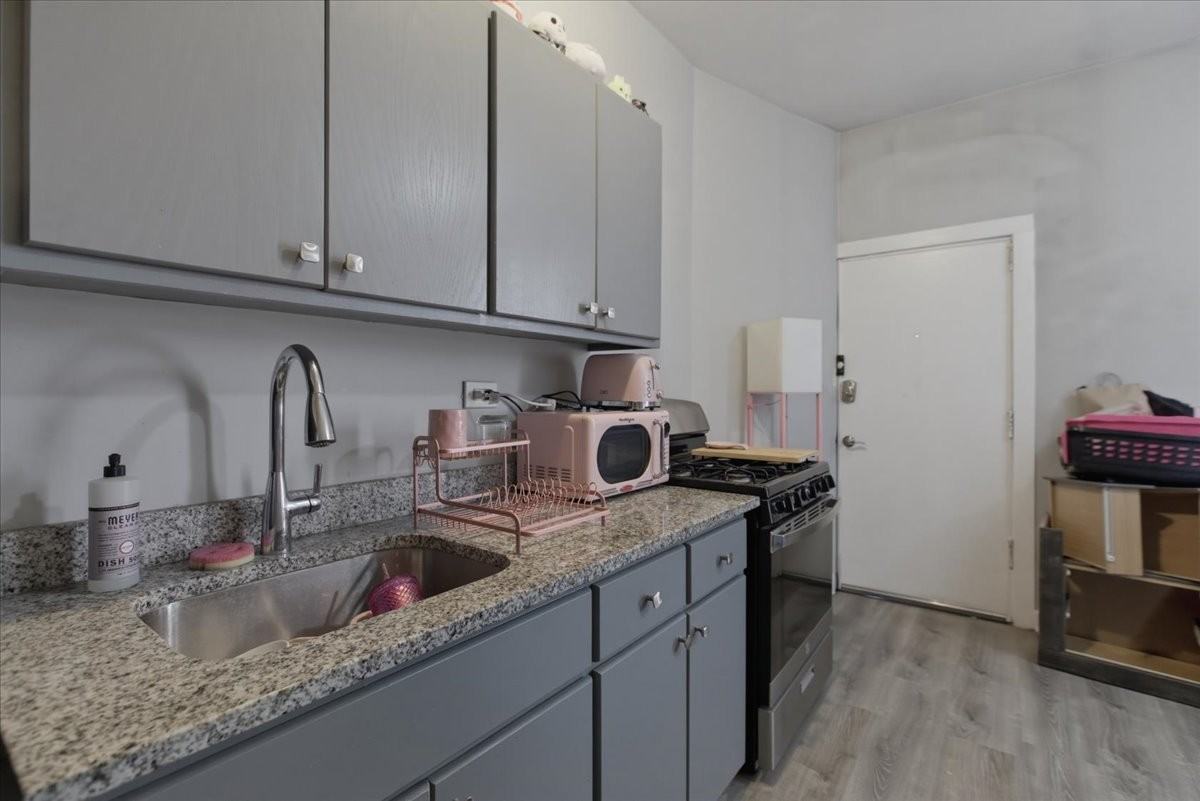 5018 S Blackstone Ave #202 - Photo 3 of 11