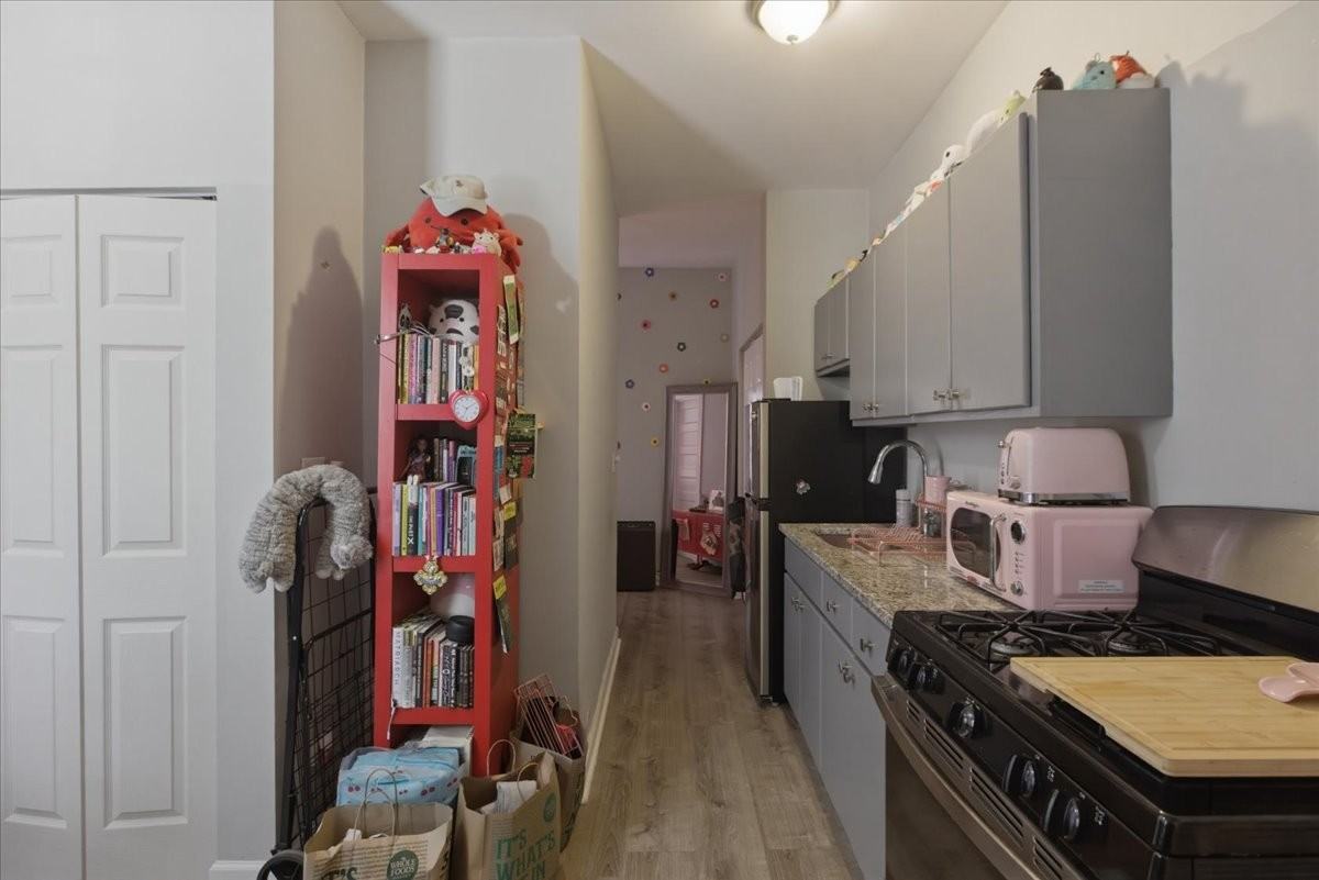5018 S Blackstone Ave #202 - Photo 4 of 11