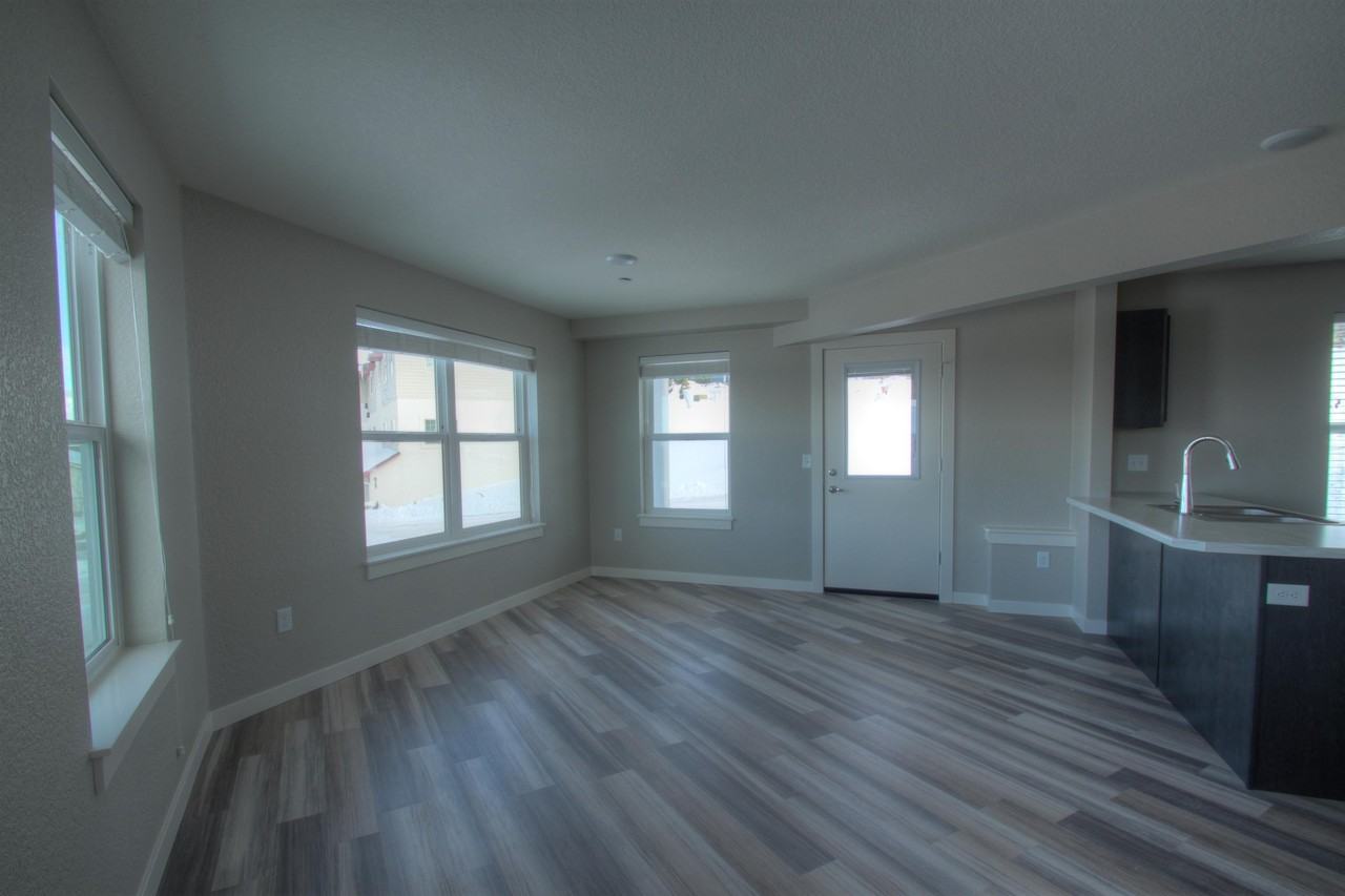 830 Crestmont Way - Photo 2 of 17