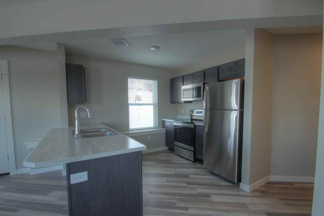 830 Crestmont Way - Photo 3 of 17