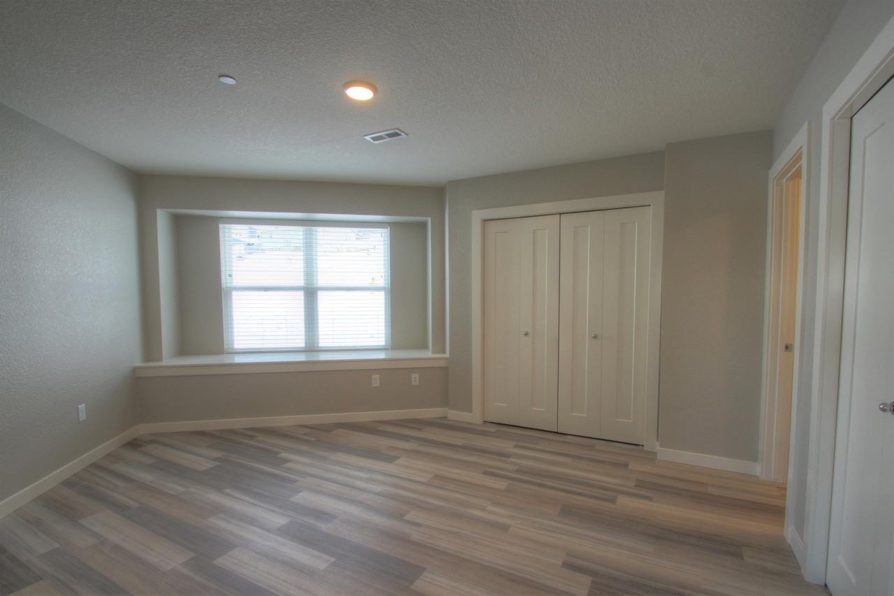 830 Crestmont Way - Photo 6 of 17