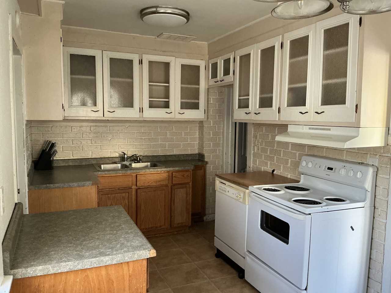 507 10th Ave S #507 - Photo 2 of 11