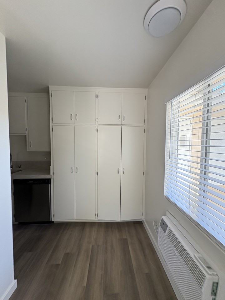 514 - 516 East Oak Street - Photo 4 of 30